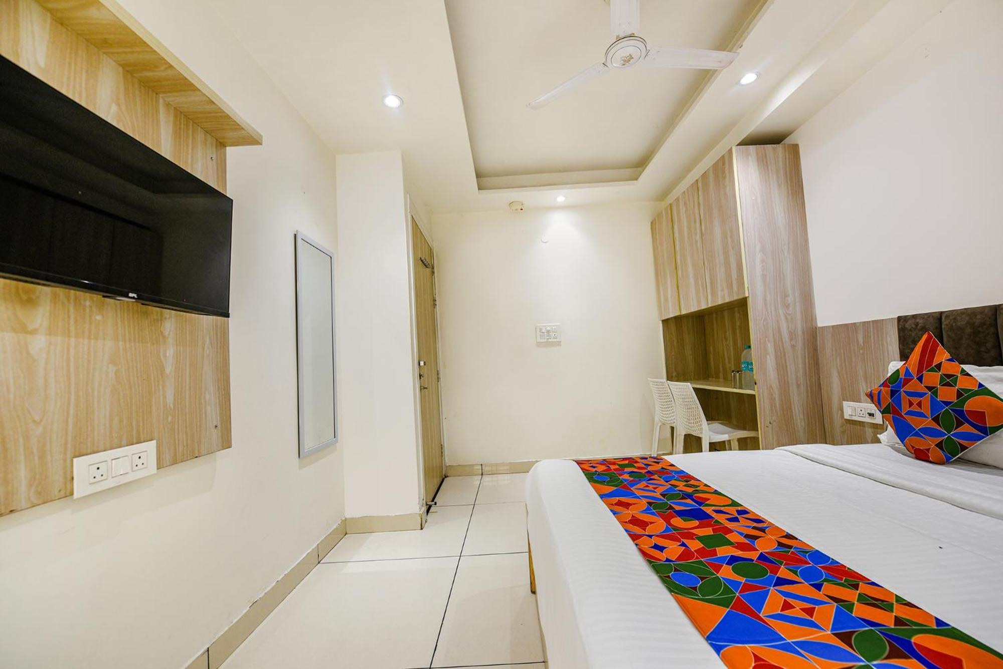 Fabhotel Luxury Inn Near Adarsh Nagar Metro Delhi  Luaran gambar